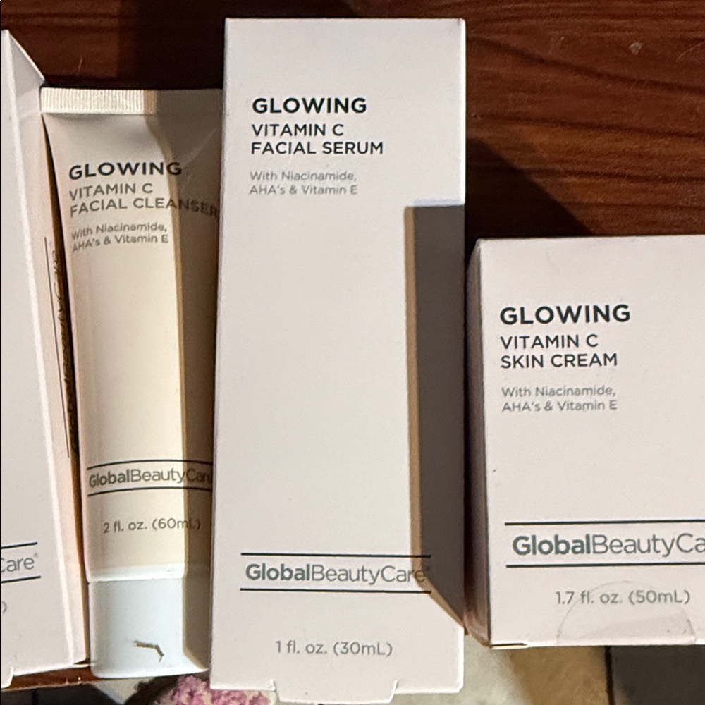 GlobalBeautyCare Glowing Vitamin C Facial Serum - Cream - Picture 4 of 4